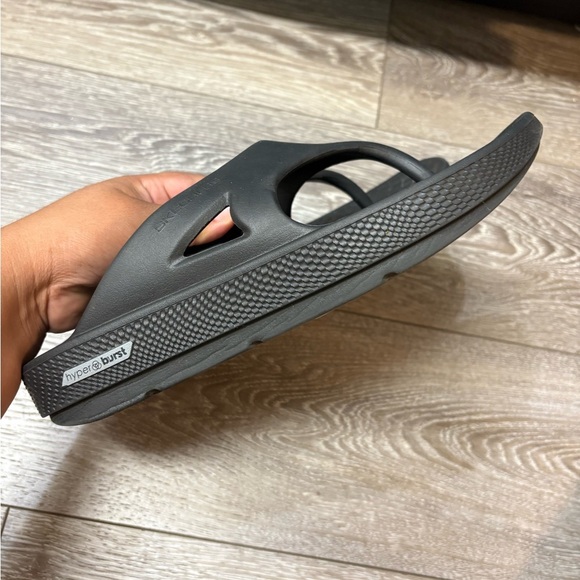 Skechers Men's Black Textured Flip Flops - Picture 3 of 10